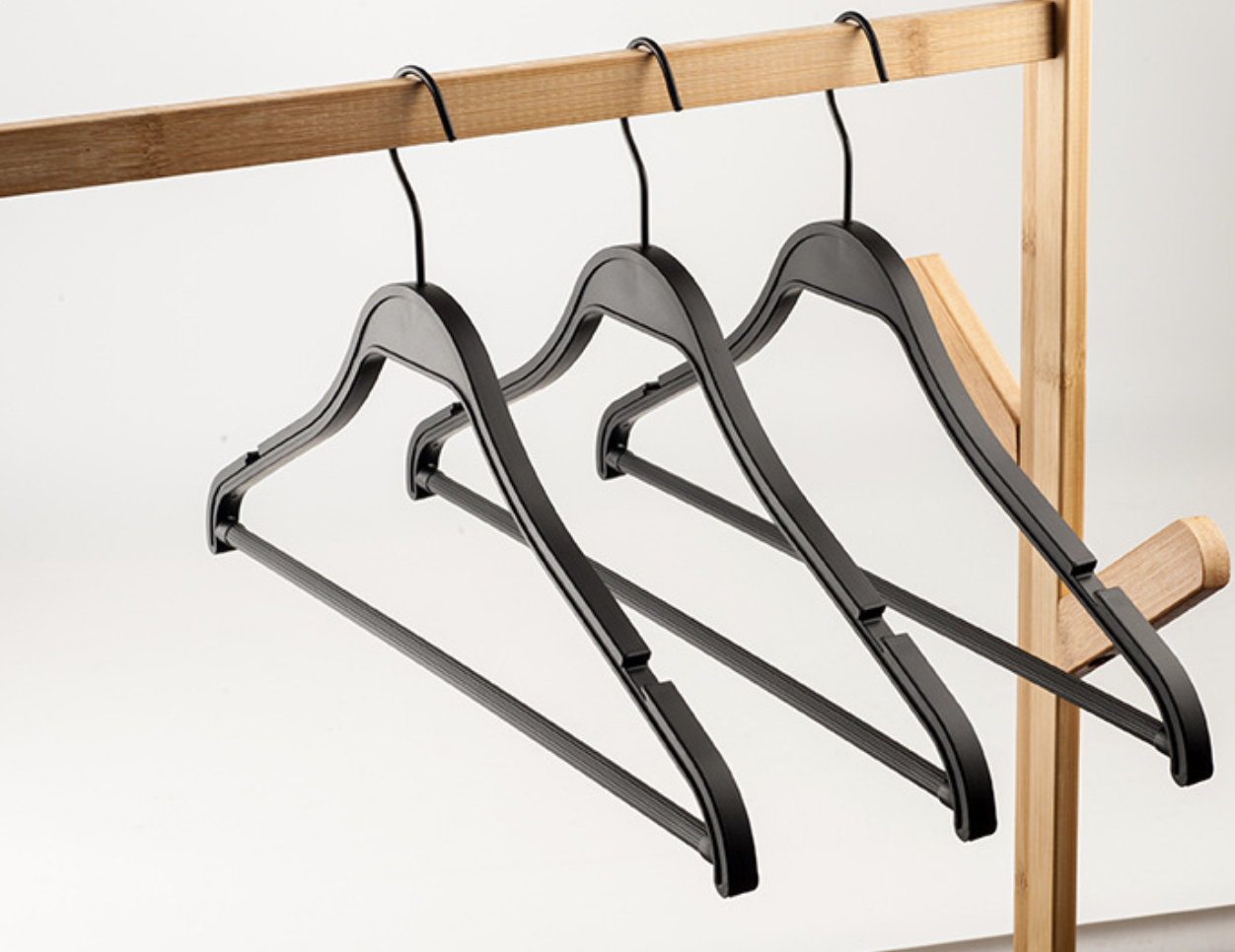 Premium jacket thick hanger Plastic gas hanger with notches 42cm